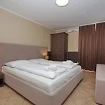 Varfuerdo Panzio Apartament *