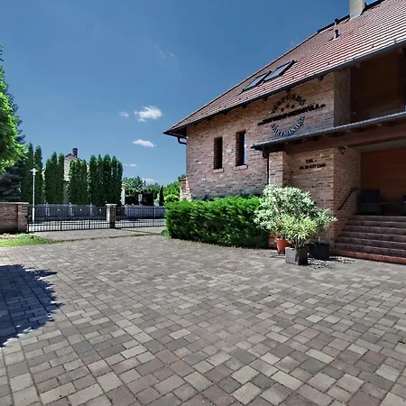 Várfürdő Panzió Apartman *
