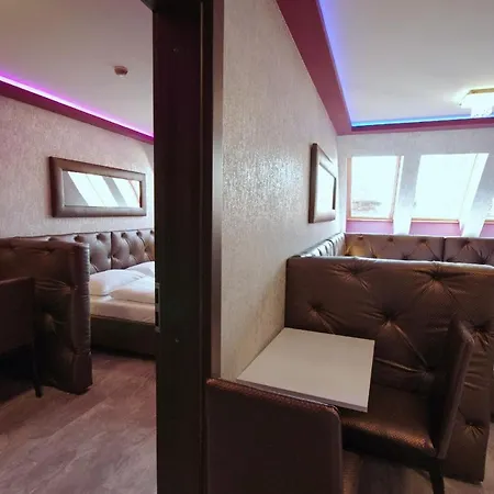 Varfuerdo Panzio * Gyula