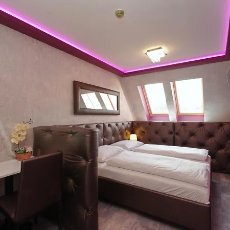 Varfuerdo Panzio * Gyula