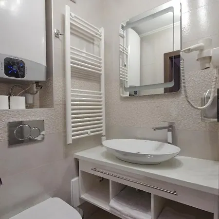 Varfuerdo Panzio * Gyula